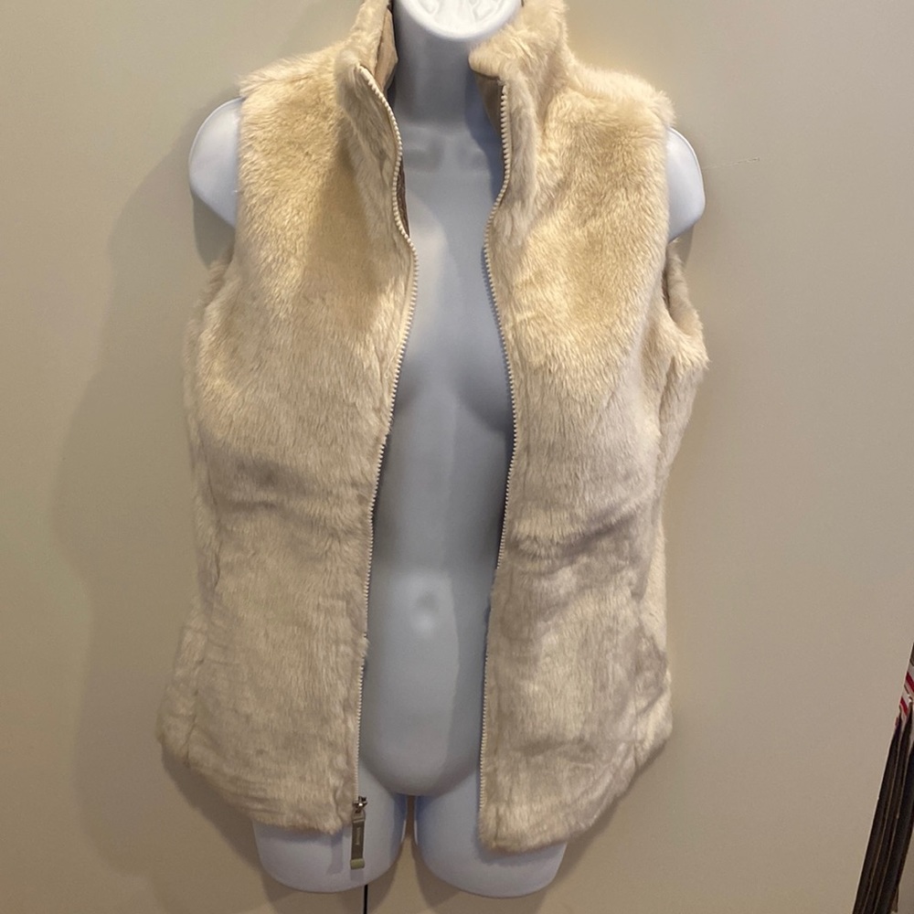 Vintage DC Skater originally owned by Quicksilver XS faux fur vest w/two pockets